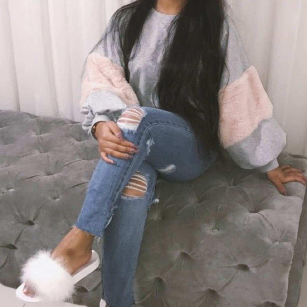 Oversized Grey Jumper With Pink Fur